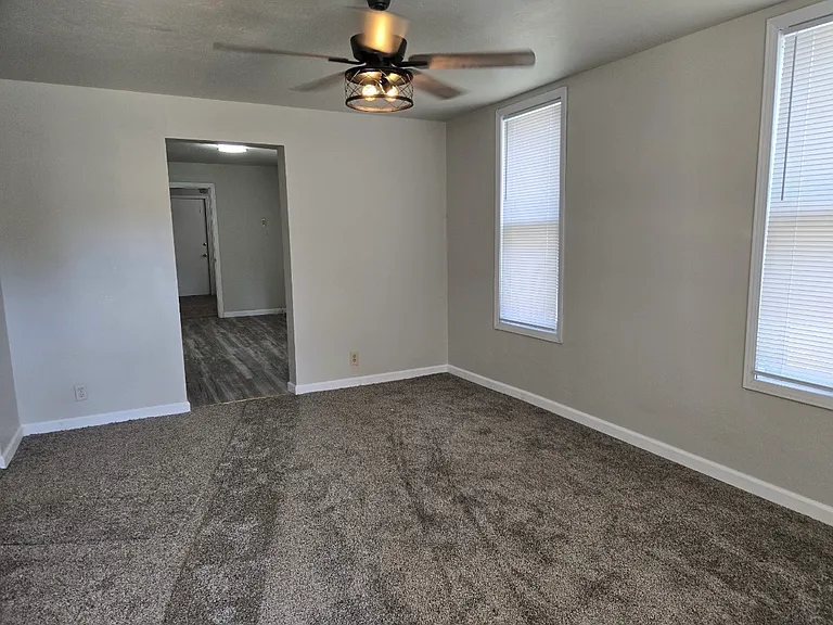711 N Hobson Ave — Photo 6