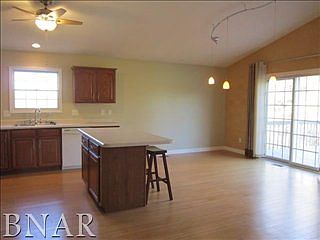 3rd image of 405 Cobblestone Dr