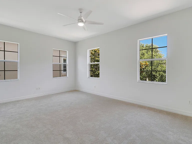 112 Dunmore Dr — Photo 24