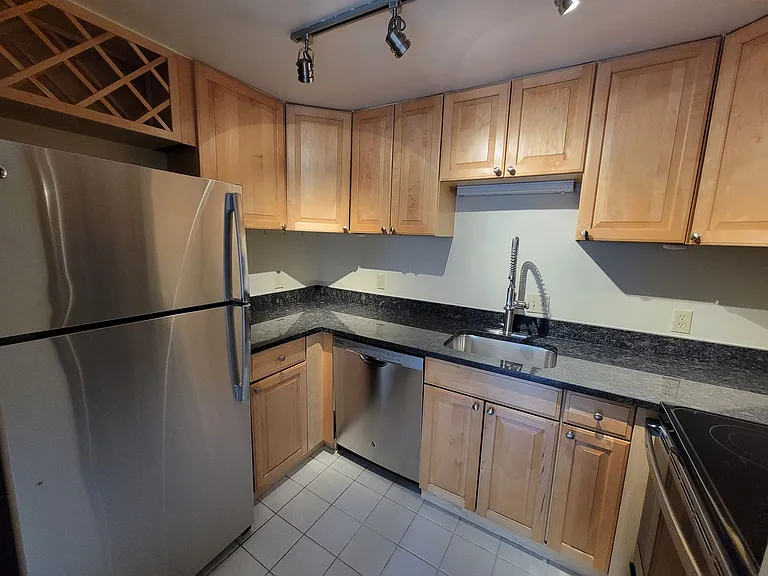 1949 Calvert St NW #D — Photo 5