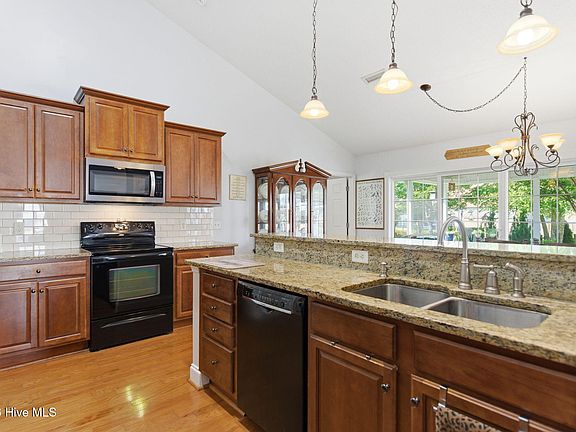 3rd image of 206 Heartwood Drive