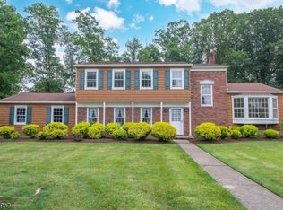 7 Deauville Dr, Parsippany, NJ 07054