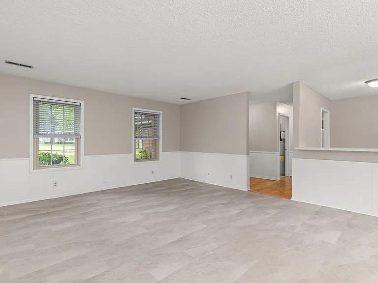 1618 Chisholm Rd — Photo 5