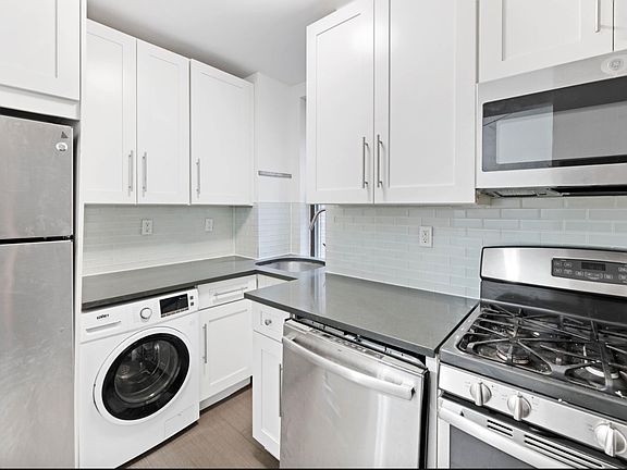 5th image of 15 W 55th St APT 5A
