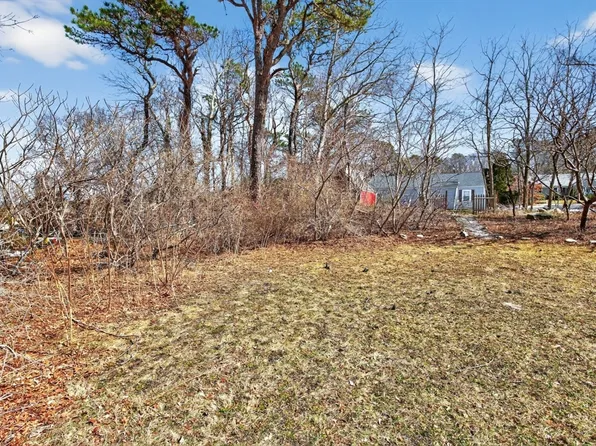 11 Marconi St, Buzzards Bay, MA 02532