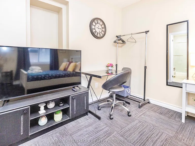 456 Bronson Ave #4 — Photo 4