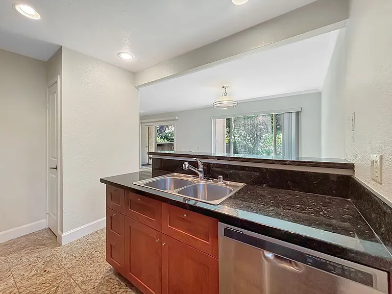 8503 Villa La Jolla Dr #J — Photo 10