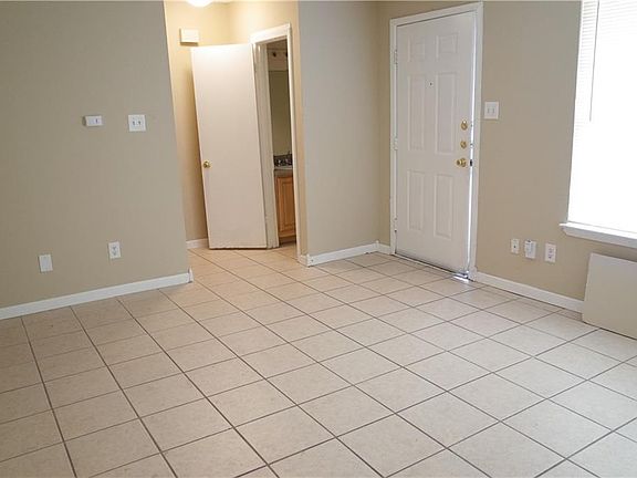 4th image of 2124 Burton Dr APT 127
