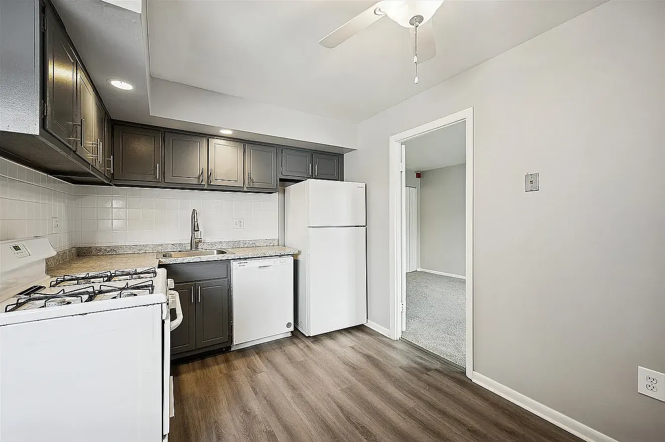 Studio, 650 sqft, $1,085 — Photo 1