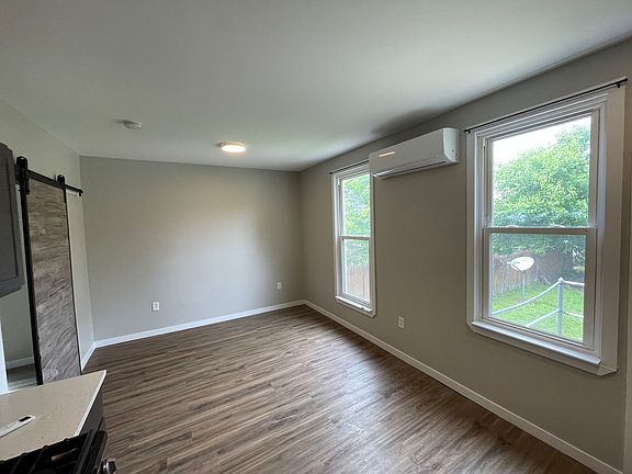 4th image of 1106 Brown St #G
