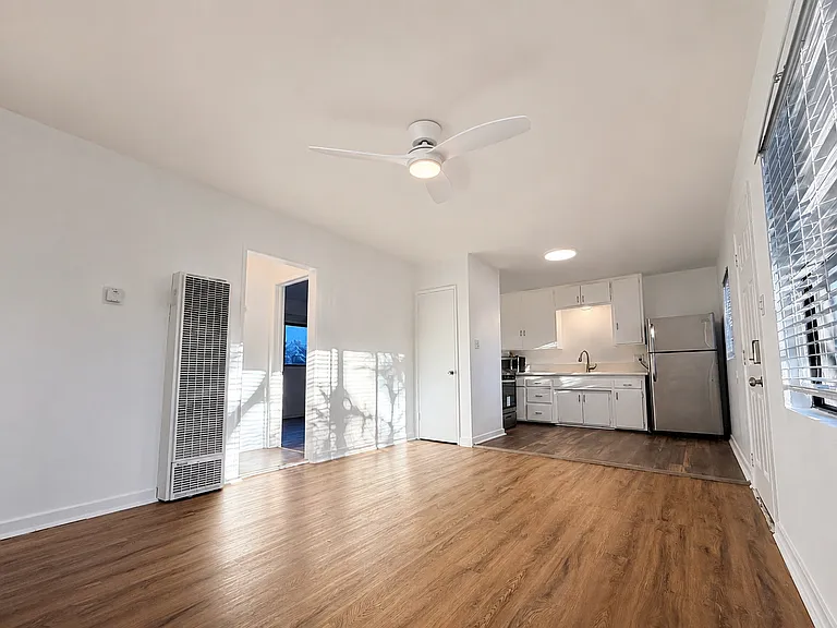 1056 E 6th St #2 — Photo 3