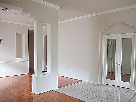 5th image of 4418 Goldenrod Ln