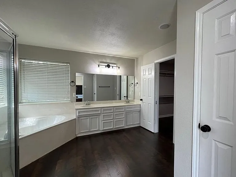 2410 Moonstone Dr — Photo 6