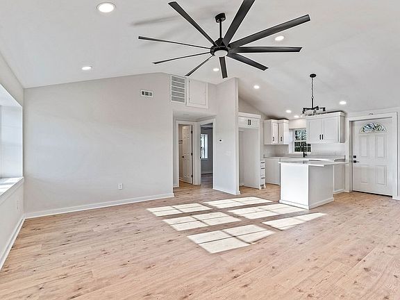 4th image of 145 Coy Rd