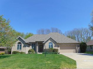 704 S Prairie Trce, Muncie, IN 47304