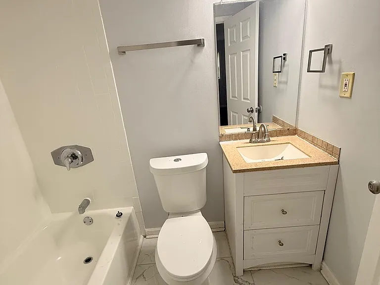 114 Delmoor Dr NW — Photo 3