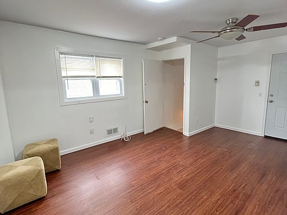 4th image of 17 Alexander Ave Floor 1