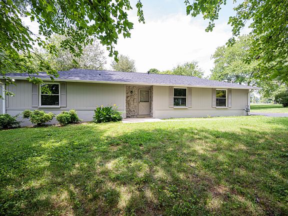 4th image of 315 Pioneer Dr