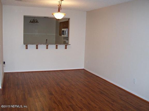 5th image of 3944 Meadowview Dr N