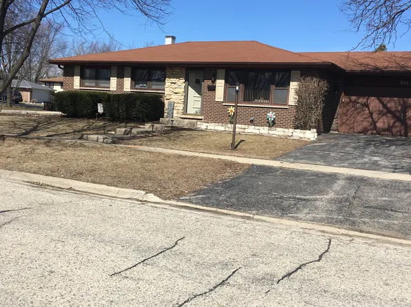 668 Lee Dr, Crystal Lake, IL 60014