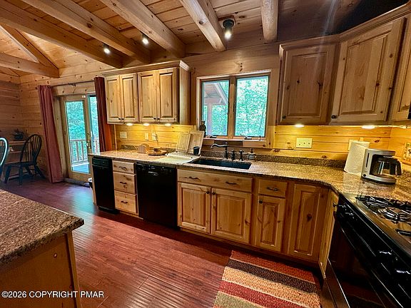 4th image of 53 Hemlock Ct