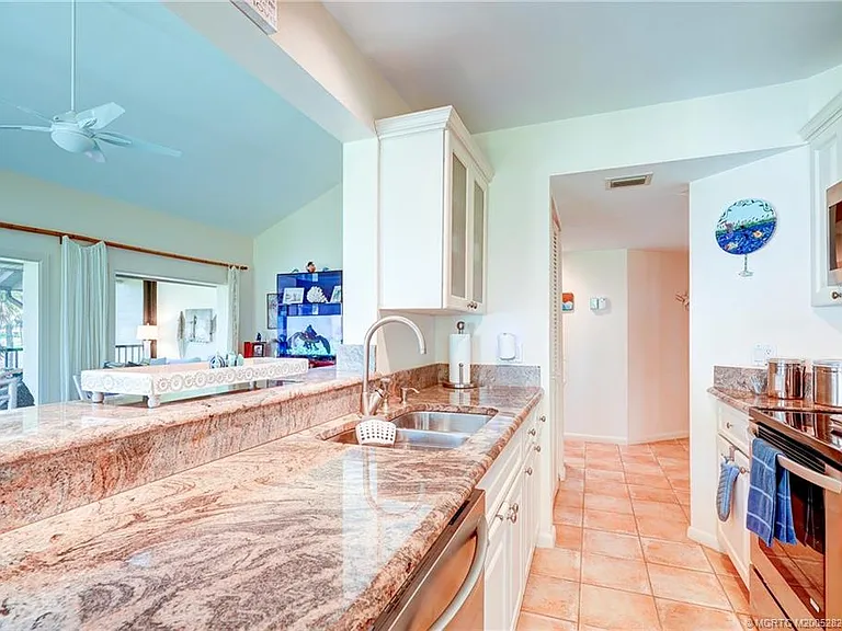 233 NE Edgewater Dr #201 — Photo 24