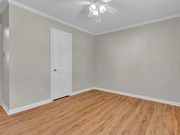 636 Fox Chase Cv N — Photo 18
