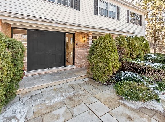 2nd image of 1120 Kent Ave