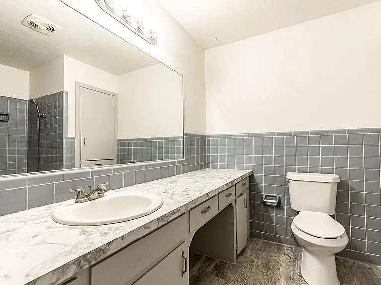 5426 43rd St — Photo 31