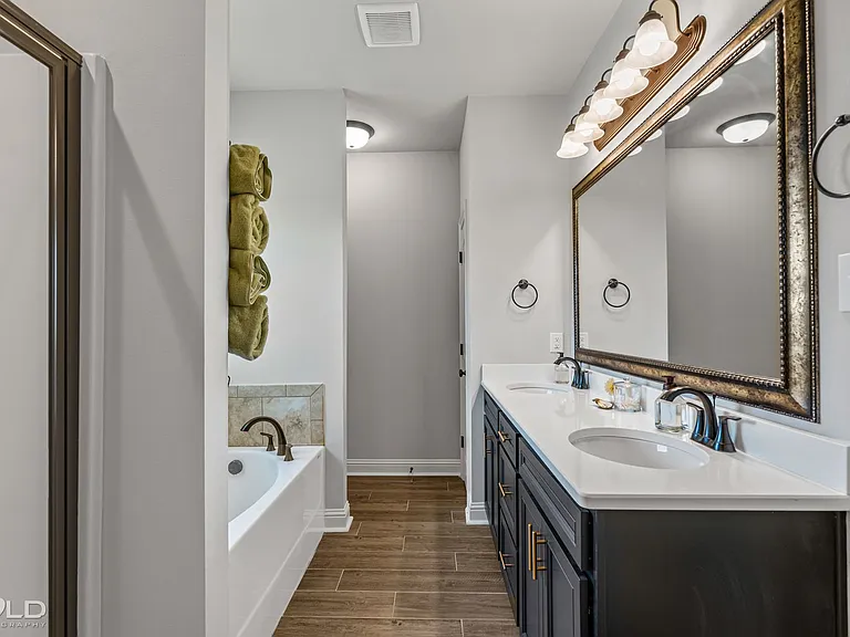 120 Cessna Dr — Photo 11