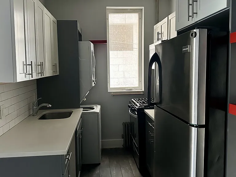 164 Dikeman St #1R — Photo 4
