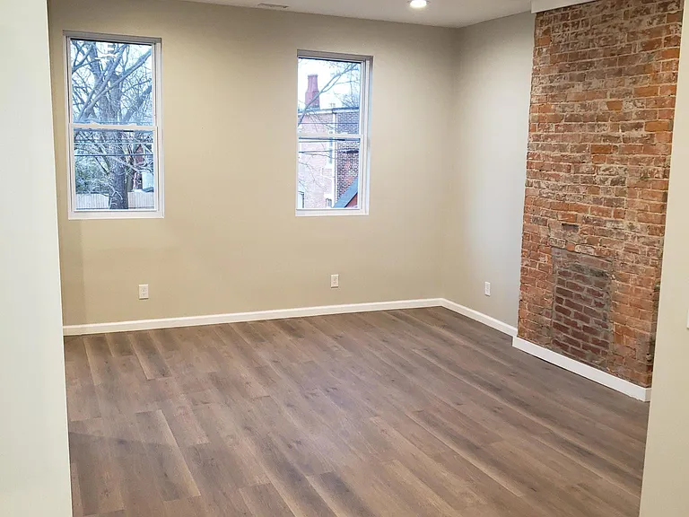 115 E 16th St #2 — Photo 7