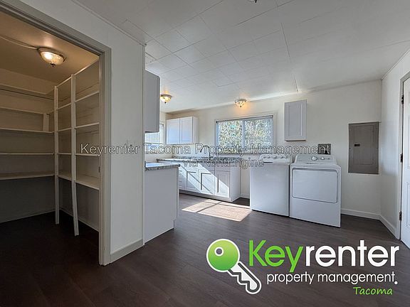 5th image of 2453 Perry Ave