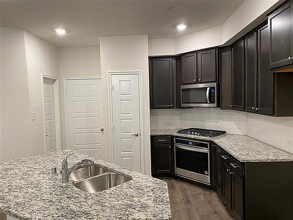 4th image of 2410 Klamath Dr