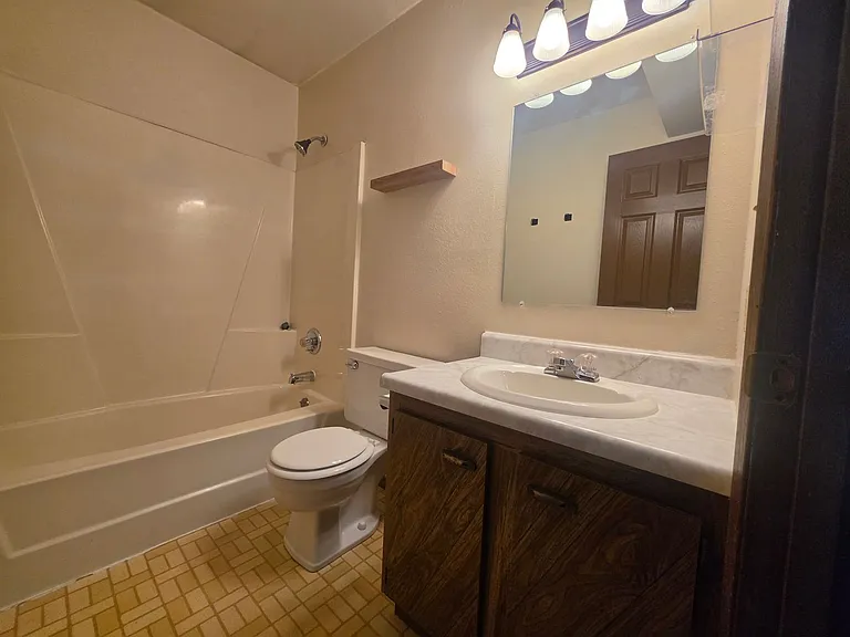 1008 Bridgit Ct SE — Photo 17