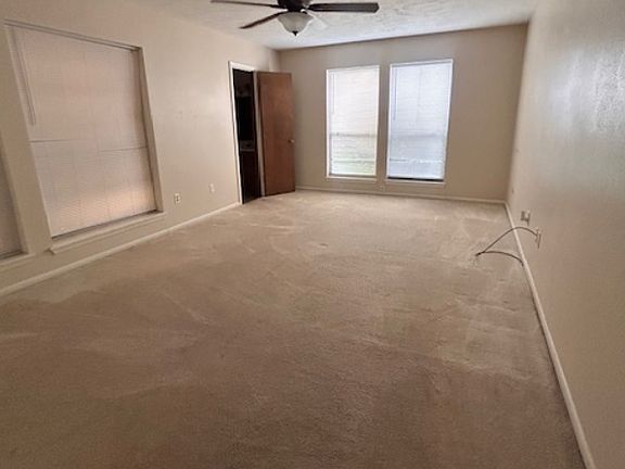 4th image of 902 Townwood Dr