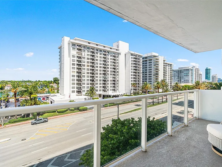 5701 Collins Ave #503 — Photo 40