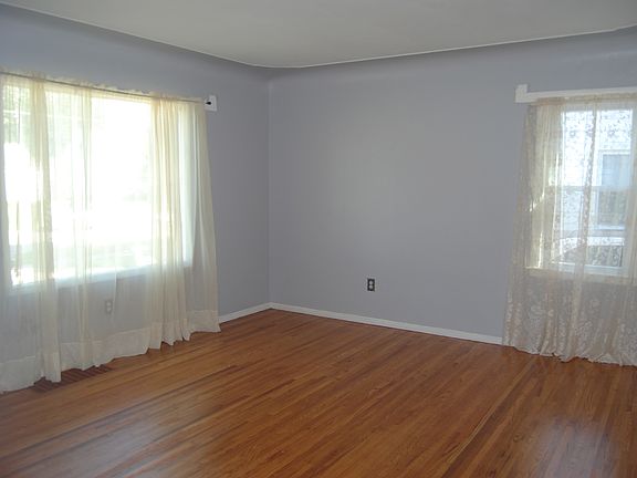 4th image of 3235 Hillcroft Ave SW