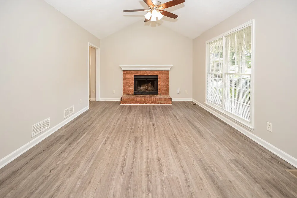 3 bed, 2.0 bath, 1948 sqft, $2,070 — Photo 4