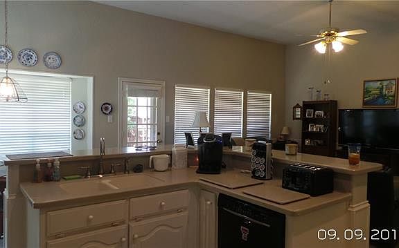 5th image of 4003 Black Oak Dr