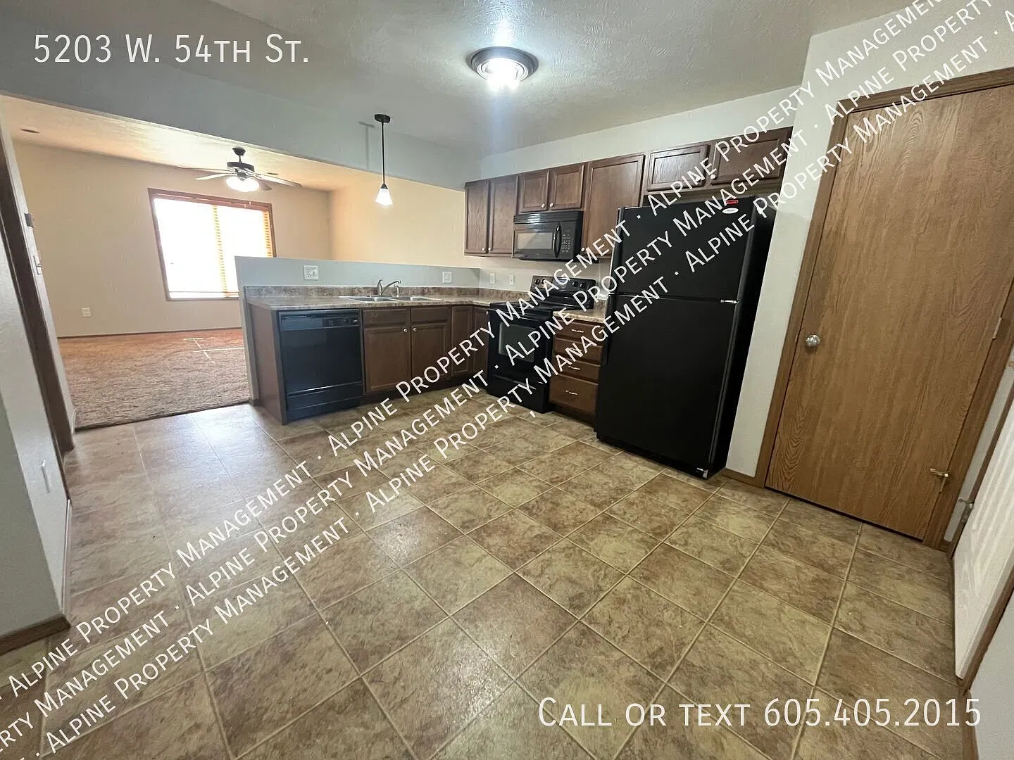 2 Bed/1.5 Bath Townhome with in unit laundry For Rent!! — Photo 3