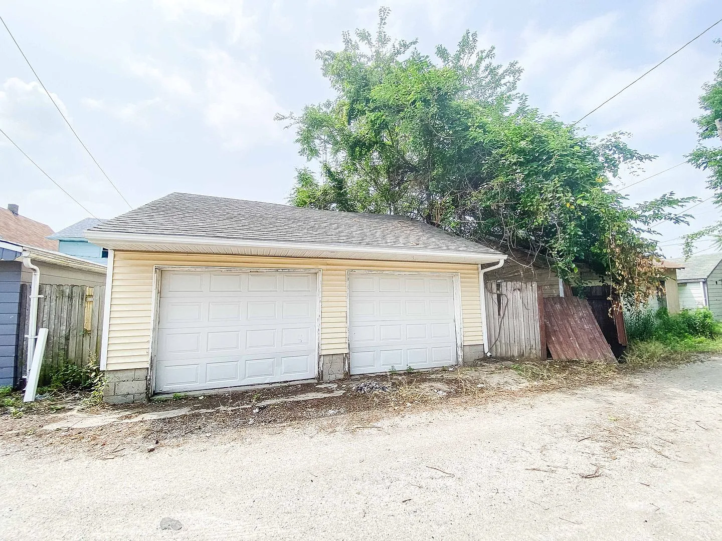 Beautifully remodeled three bedroom home in East Toledo! — Photo 3