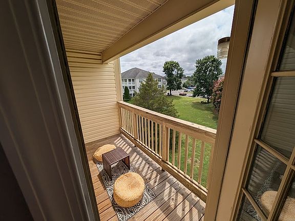 3rd image of 11010 Koman Cir APT 303