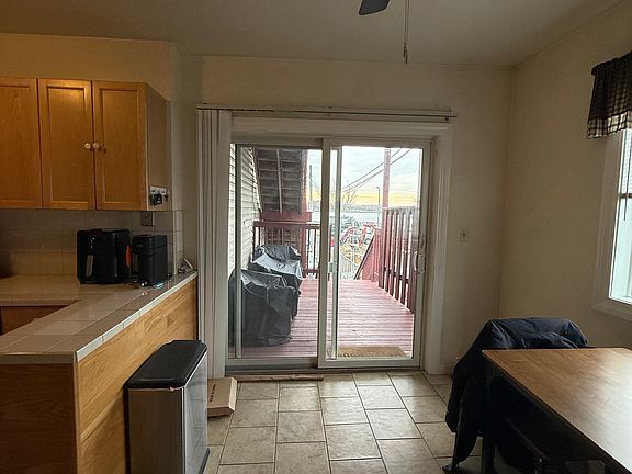 3rd image of 33 Marine Rd APT 1L