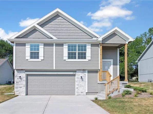 21708 Westover Rd, Peculiar, MO 64078