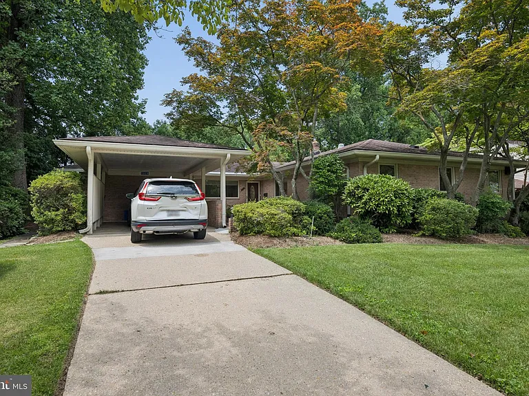 7016 Hopewood St — Photo 3