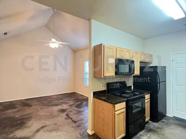 102 Lindas Creek Ln, Weatherford, TX 76088