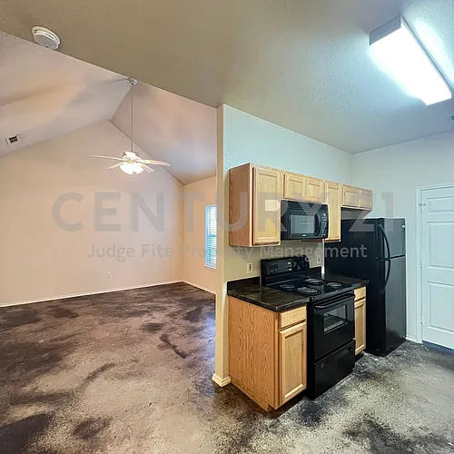 102 Lindas Creek Ln Photo 1