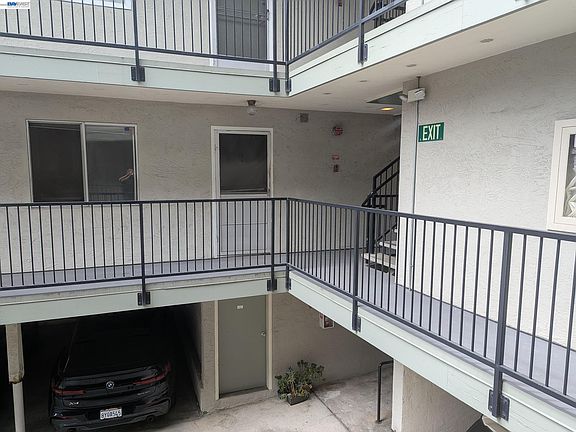 5th image of 3877 Howe St APT 107