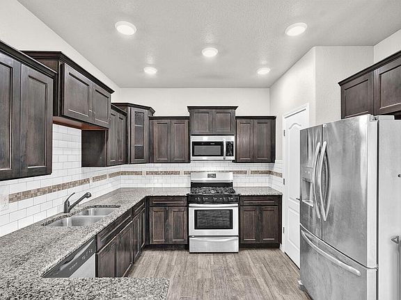 4th image of 13618 Bradford St